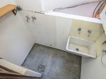 Dpto 2 amb con patio y cochera en venta Caballito