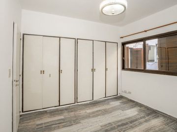 Dpto 2 amb con patio y cochera en venta Caballito
