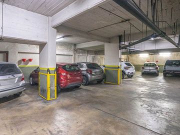 Dpto 2 amb con patio y cochera en venta Caballito