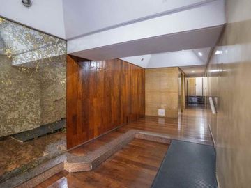 Dpto 2 amb con patio y cochera en venta Caballito