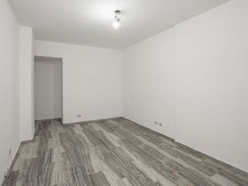 Dpto 2 amb con patio y cochera en venta Caballito