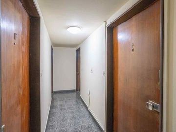 Dpto 2 amb con patio y cochera en venta Caballito