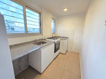 DPTO VENTA 2 AMB  TERRAZA  U$S40.000 y cuotas