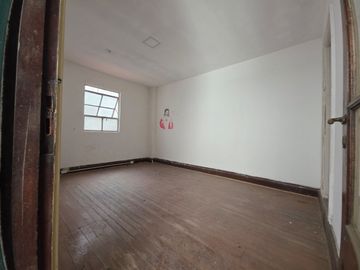 VENTA CASA MULTIFAMILIAR EN FLORES