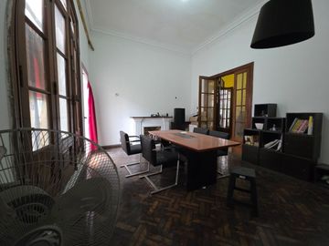 VENTA CASA MULTIFAMILIAR EN FLORES