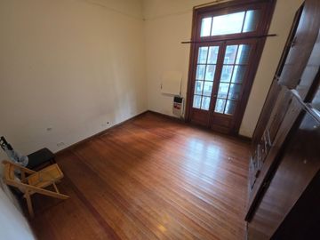 VENTA CASA MULTIFAMILIAR EN FLORES