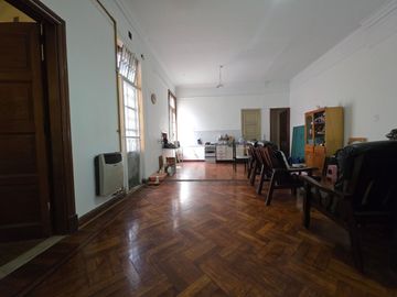 VENTA CASA MULTIFAMILIAR EN FLORES