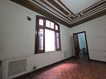 VENTA CASA MULTIFAMILIAR EN FLORES