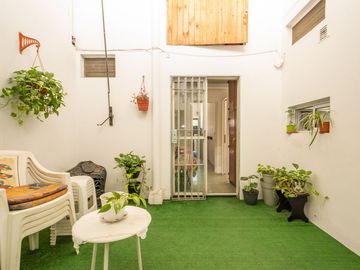 CASA 5 AMB. C/TERRAZA PROPIA Y COCHERA BARRIO NAÓN