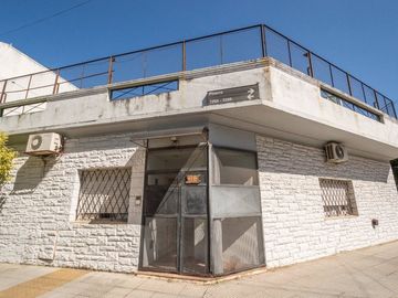 CASA 5 AMB. C/TERRAZA PROPIA Y COCHERA BARRIO NAÓN