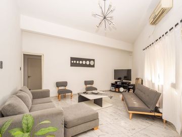 CASA 5 AMB. C/TERRAZA PROPIA Y COCHERA BARRIO NAÓN