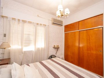 CASA 5 AMB. C/TERRAZA PROPIA Y COCHERA BARRIO NAÓN