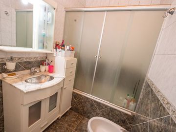 CASA 5 AMB. C/TERRAZA PROPIA Y COCHERA BARRIO NAÓN
