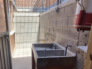 Casa en renta en Jardines del Río con recámara y baño completo en planta baja