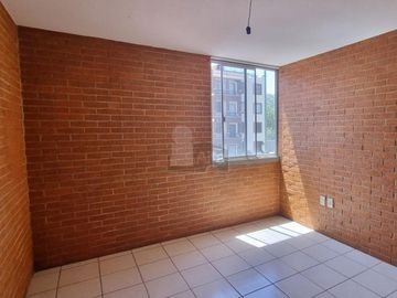 Casa en renta en Jardines del Río con recámara y baño completo en planta baja