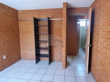 Casa en renta en Jardines del Río con recámara y baño completo en planta baja