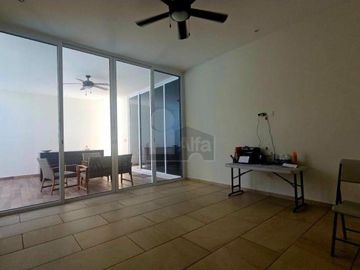 Casa en Renta en privada, Cholul, Mérida, Yucatán.