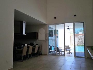 Casa en Renta en privada, Cholul, Mérida, Yucatán.