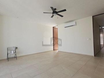 Casa en Renta en privada, Cholul, Mérida, Yucatán.