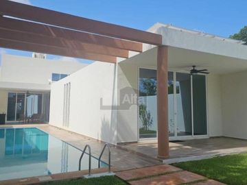 Casa en Renta en privada, Cholul, Mérida, Yucatán.