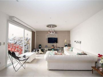 VENTA CASA AVELLANEDA 6 AMBIENTES PARQUE PILETA