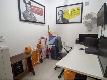 VENTA CASA AVELLANEDA 6 AMBIENTES PARQUE PILETA