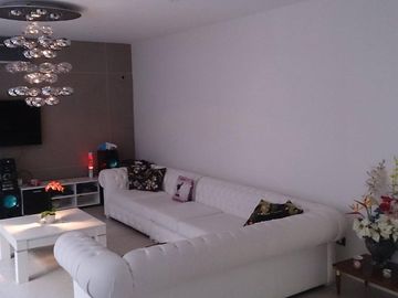 VENTA CASA AVELLANEDA 6 AMBIENTES PARQUE PILETA