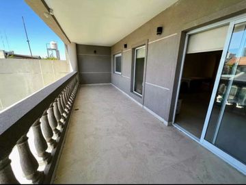 VENTA CASA AVELLANEDA 6 AMBIENTES PARQUE PILETA