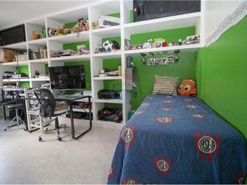 VENTA CASA AVELLANEDA 6 AMBIENTES PARQUE PILETA