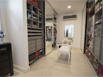 VENTA CASA AVELLANEDA 6 AMBIENTES PARQUE PILETA