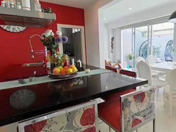 VENTA CASA AVELLANEDA 6 AMBIENTES PARQUE PILETA