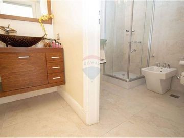 VENTA CASA AVELLANEDA 6 AMBIENTES PARQUE PILETA