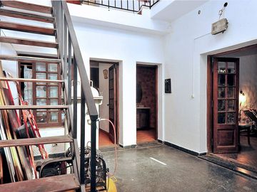 CASA 4 amb en VENTA en FLORES y terraza + ESTUDIO