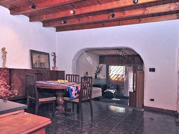 CASA 4 amb en VENTA en FLORES y terraza + ESTUDIO