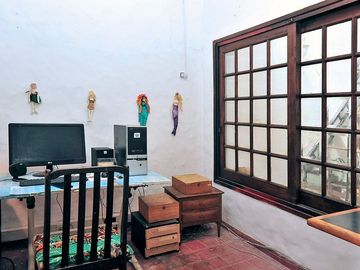 CASA 4 amb en VENTA en FLORES y terraza + ESTUDIO
