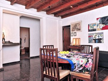 CASA 4 amb en VENTA en FLORES y terraza + ESTUDIO