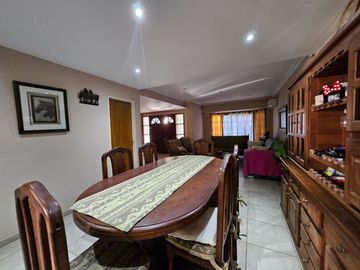 VENTA CHALET-4 AMBIENTES-CASTELAR NORTE