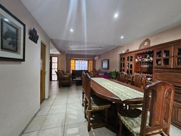 VENTA CHALET-4 AMBIENTES-CASTELAR NORTE