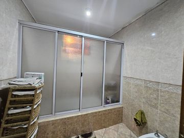 VENTA CHALET-4 AMBIENTES-CASTELAR NORTE