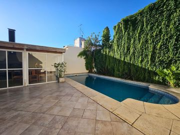 VENTA CHALET-4 AMBIENTES-CASTELAR NORTE