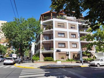 VENTA DEPTO CAT. 4 AMB + DEP + ESCR. + 2 COCHERAS.