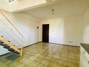 Venta departamento 1 Dormitorio con balcón UNR