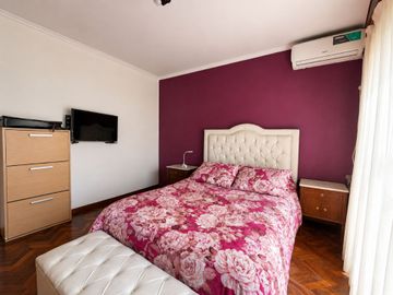 CHALET 4 AMB C/JARDÍN, PARRILLA, GARAJE Y LAVADERO