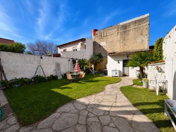 CHALET 4 AMB C/JARDÍN, PARRILLA, GARAJE Y LAVADERO