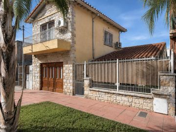 CHALET 4 AMB C/JARDÍN, PARRILLA, GARAJE Y LAVADERO