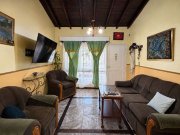 CHALET 4 AMB C/JARDÍN, PARRILLA, GARAJE Y LAVADERO