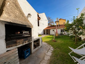 CHALET 4 AMB C/JARDÍN, PARRILLA, GARAJE Y LAVADERO