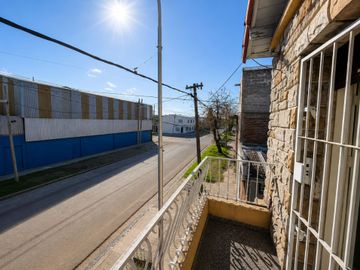 CHALET 4 AMB C/JARDÍN, PARRILLA, GARAJE Y LAVADERO