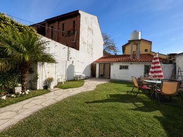 CHALET 4 AMB C/JARDÍN, PARRILLA, GARAJE Y LAVADERO