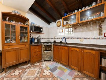 CHALET 4 AMB C/JARDÍN, PARRILLA, GARAJE Y LAVADERO